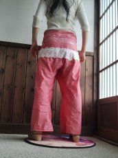 画像2: 【New！】タイパンツ「森にゆきましょう（赤）」 (2)