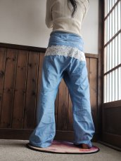 画像2: 【New！】タイパンツ「森にゆきましょう（水色）」 (2)
